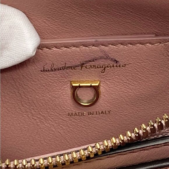 Salvatore Ferragamo Trifolio Pink Shoulder Bag - Picture 9 of 16